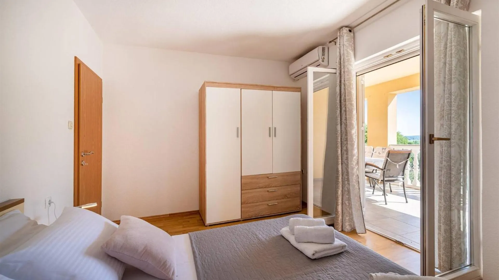 My Dalmatia - Holiday Home Blanka With Private Infinity Pool Kakma 0*,  Hırvatistan